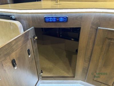 2022 Dynamax DynaQuest XL — photo 38 view