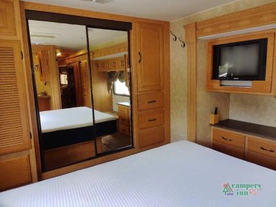 2008 Coachmen RV Sportscoach SRS — photo 46 view
