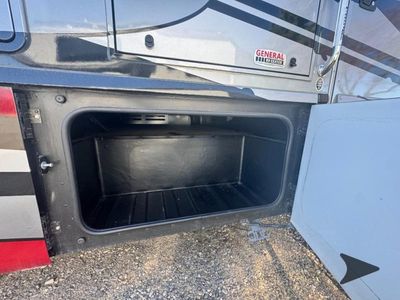 2023 Winnebago Adventure - Photo 8