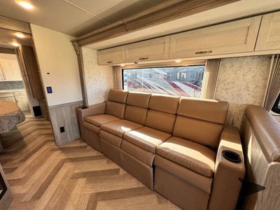 2023 Winnebago Adventure - Photo 15
