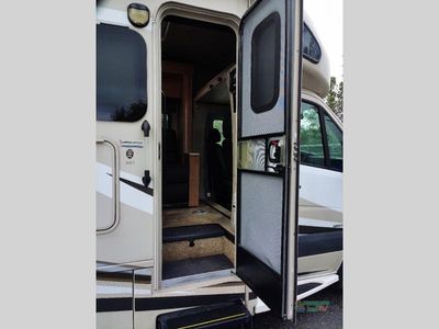 2015 Thor Motor Coach Citation — photo 26 view