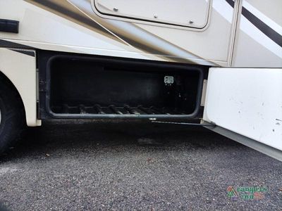 2015 Thor Motor Coach Citation — photo 11 view