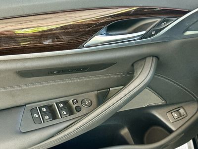 2023 BMW 5 Series — photo 18 view