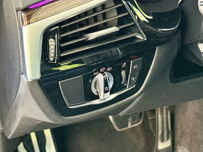 2023 BMW 5 Series — photo 10 view