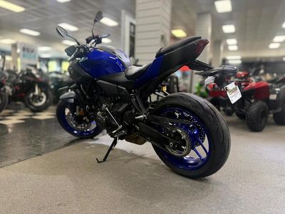 2025 Yamaha MT-07 — interior view