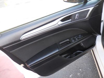 2019 Ford Fusion Hybrid - Photo 15