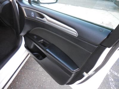 2019 Ford Fusion Hybrid - Photo 14