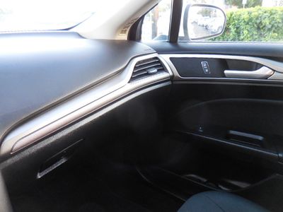 2019 Ford Fusion Hybrid - Photo 24