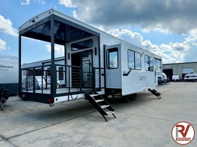 2026 Forest River RV Cherokee Arctic Wolf — detail view