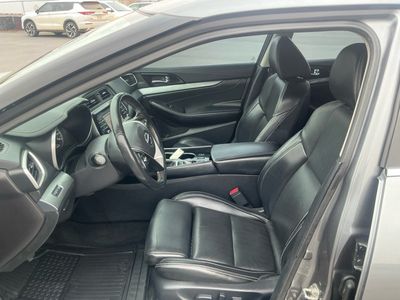 2016 Nissan Maxima — photo 9 view