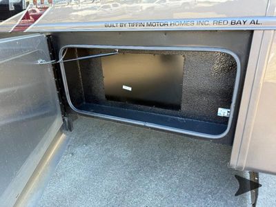 2022 Tiffin Motorhomes Phaeton — photo 8 view