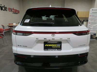2025 Toyota Crown Signia - Photo 8
