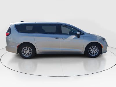 2023 Chrysler Pacifica - Photo 8