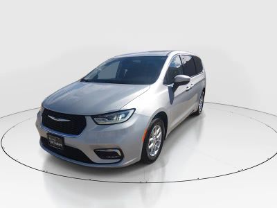 2023 Chrysler Pacifica - Photo 3