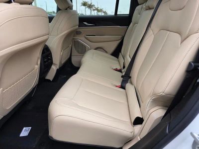 2026 Jeep Grand Cherokee — photo 8 view
