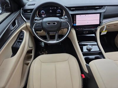 2026 Jeep Grand Cherokee — photo 10 view