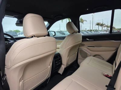 2026 Jeep Grand Cherokee — photo 9 view