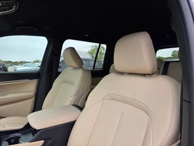 2026 Jeep Grand Cherokee — photo 11 view