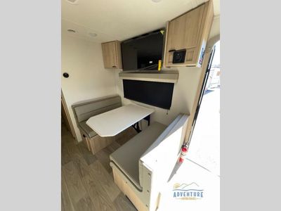 2025 Winnebago Minnie — photo 7 view