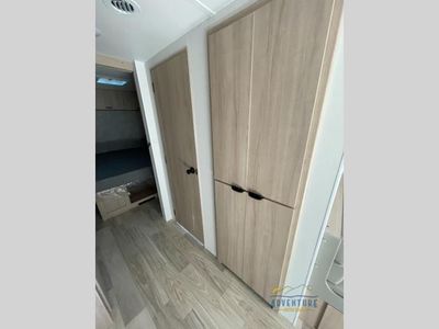 2025 Winnebago Minnie — photo 10 view