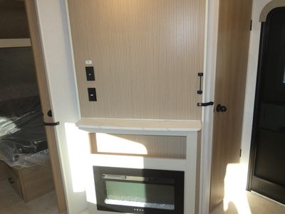2026 Dutchmen Aspen Trail LE — photo 12 view