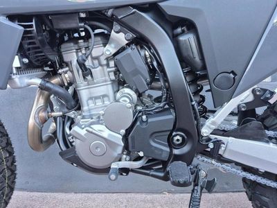 2025 Suzuki DR-Z4S — photo 11 view