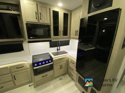 2026 Grand Design Momentum G-Class - Photo 7