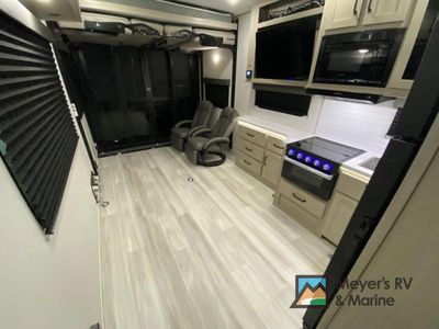 2026 Grand Design Momentum G-Class - Photo 6
