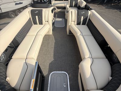 2026 Barletta Lusso L25UA — photo 15 view