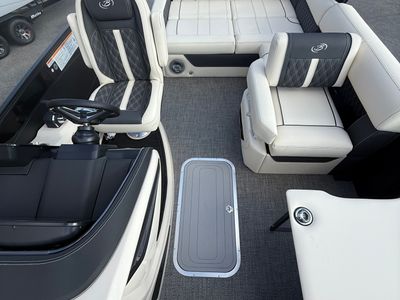 2026 Barletta Lusso L25UA — photo 16 view