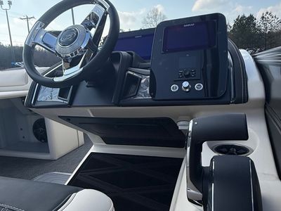 2026 Barletta Lusso L25UA — photo 18 view