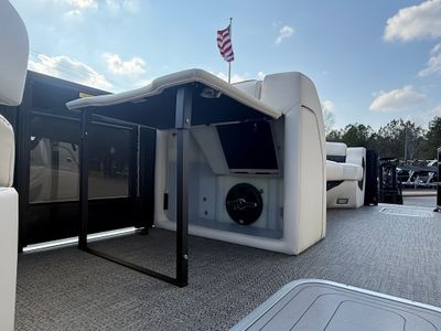 2026 Barletta Lusso L25UA — photo 20 view