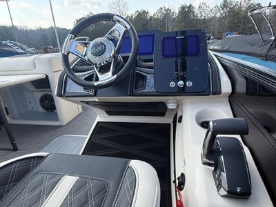 2026 Barletta Lusso L25UA — photo 17 view