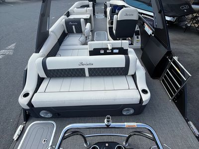 2026 Barletta Lusso L25UA — photo 13 view