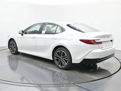 2026 Toyota Camry - Photo 3