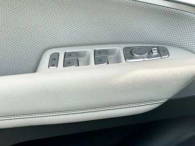 2023 Genesis G70 — photo 18 view