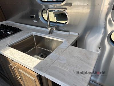 2026 Airstream Classic - Photo 8