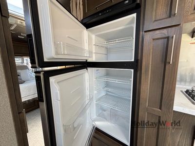 2026 Airstream Classic - Photo 13