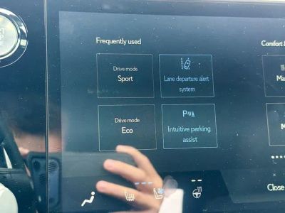 2026 Lexus RX — photo 31 view