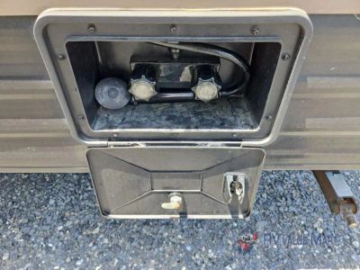 2016 Prime Time RV Avenger ATI — photo 15 view