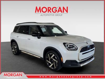 2025 MINI Cooper S Countryman Signature Plus in White — front three-quarter view