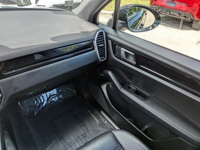 2023 Porsche Cayenne - Photo 18