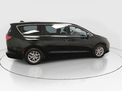 2024 Chrysler Voyager - Photo 8