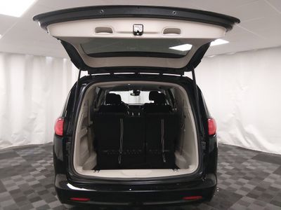 2024 Chrysler Voyager - Photo 11