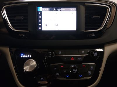 2024 Chrysler Voyager - Photo 13