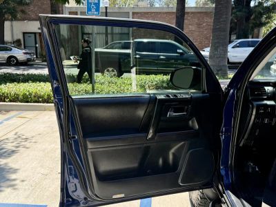 2016 Toyota 4Runner — photo 18 view