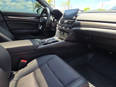 2019 Honda Accord - Photo 9