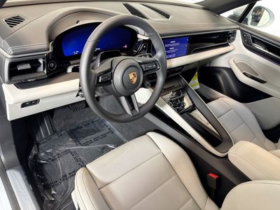 2026 Porsche Macan - Photo 4
