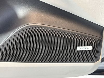 2026 Porsche Macan - Photo 12