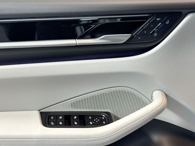 2026 Porsche Macan - Photo 11